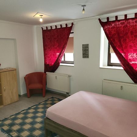 Halle, Top -Preise, Grosse 79 Qm Sd Fewo, Eg, Wahlweise Mit 1- 3 Dz, Inklusiv Tv Lounge, Kueche, Bad Wc Einfach Und Gut, Langzeitmieter Vb Preise Halle  외부 사진
