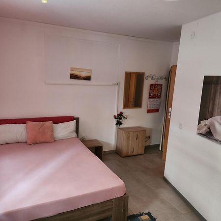 Halle, Top -Preise, Grosse 79 Qm Sd Fewo, Eg, Wahlweise Mit 1- 3 Dz, Inklusiv Tv Lounge, Kueche, Bad Wc Einfach Und Gut, Langzeitmieter Vb Preise Halle  외부 사진