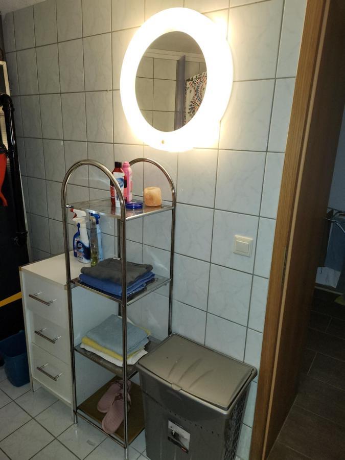 Halle, Top -Preise, Grosse 79 Qm Sd Fewo, Eg, Wahlweise Mit 1- 3 Dz, Inklusiv Tv Lounge, Kueche, Bad Wc Einfach Und Gut, Langzeitmieter Vb Preise Halle  외부 사진