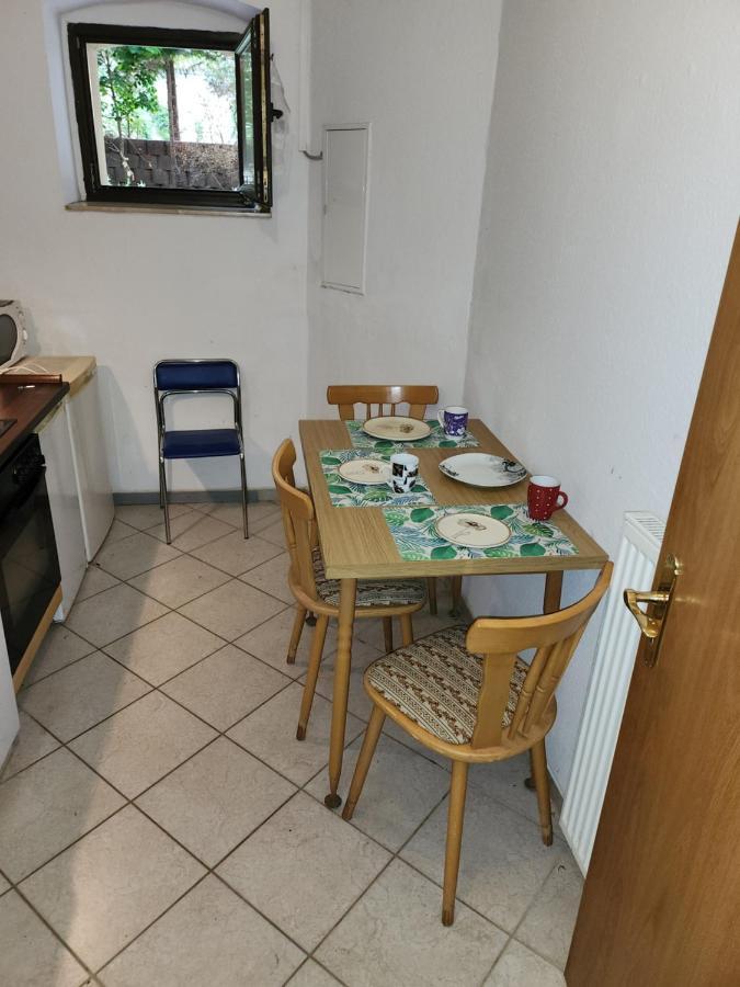 Halle, Top -Preise, Grosse 79 Qm Sd Fewo, Eg, Wahlweise Mit 1- 3 Dz, Inklusiv Tv Lounge, Kueche, Bad Wc Einfach Und Gut, Langzeitmieter Vb Preise Halle  외부 사진