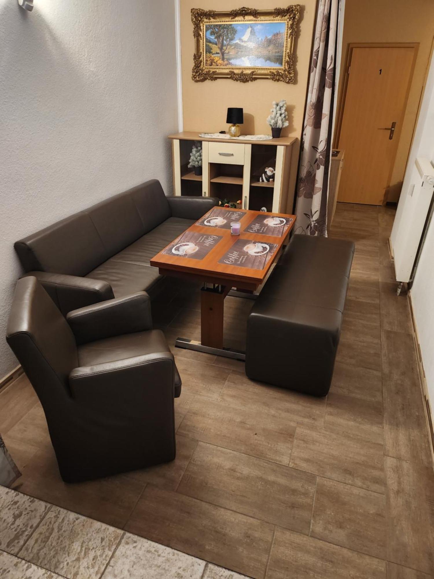 Halle, Top -Preise, Grosse 79 Qm Sd Fewo, Eg, Wahlweise Mit 1- 3 Dz, Inklusiv Tv Lounge, Kueche, Bad Wc Einfach Und Gut, Langzeitmieter Vb Preise Halle  외부 사진