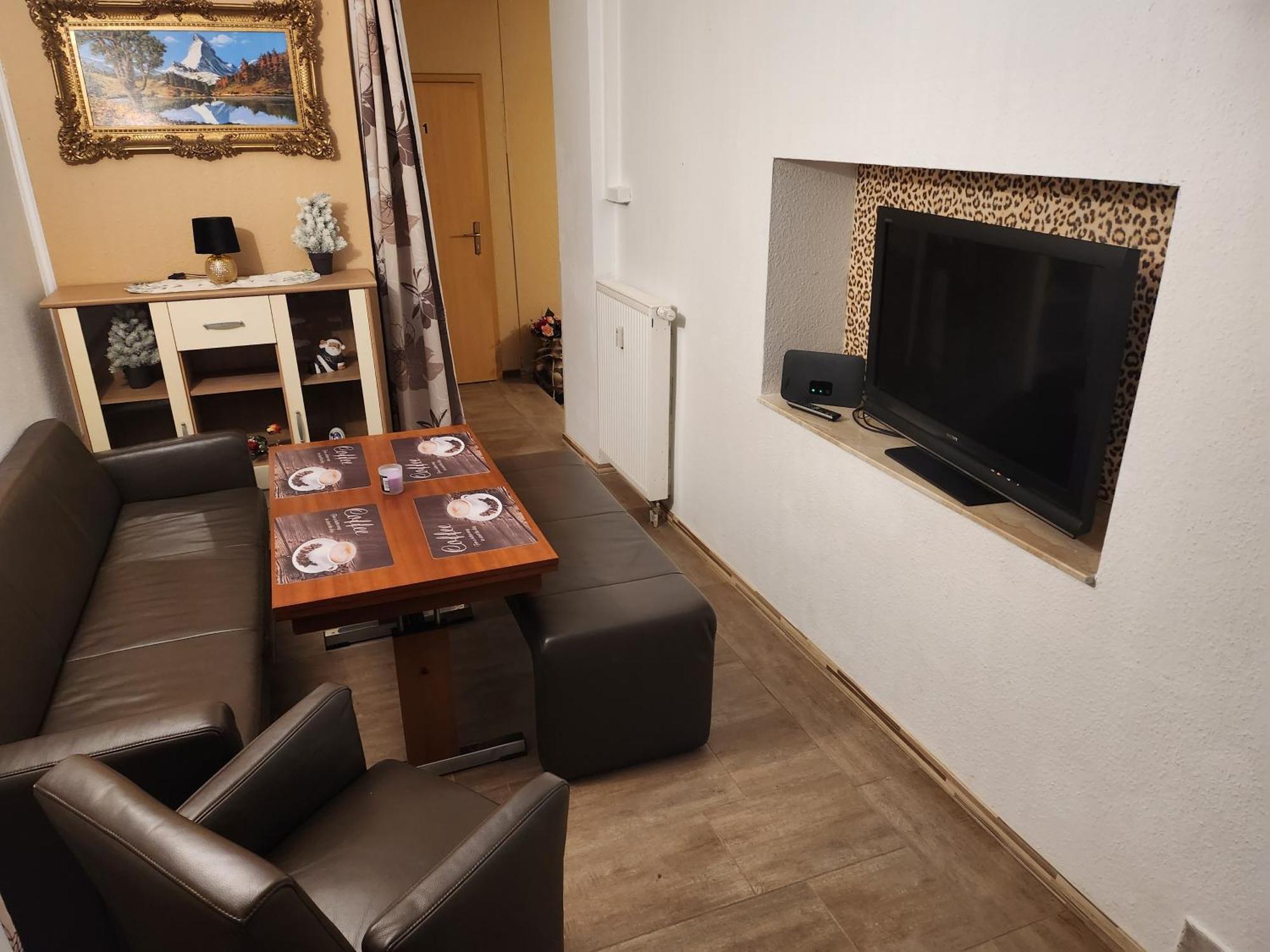 Halle, Top -Preise, Grosse 79 Qm Sd Fewo, Eg, Wahlweise Mit 1- 3 Dz, Inklusiv Tv Lounge, Kueche, Bad Wc Einfach Und Gut, Langzeitmieter Vb Preise Halle  외부 사진