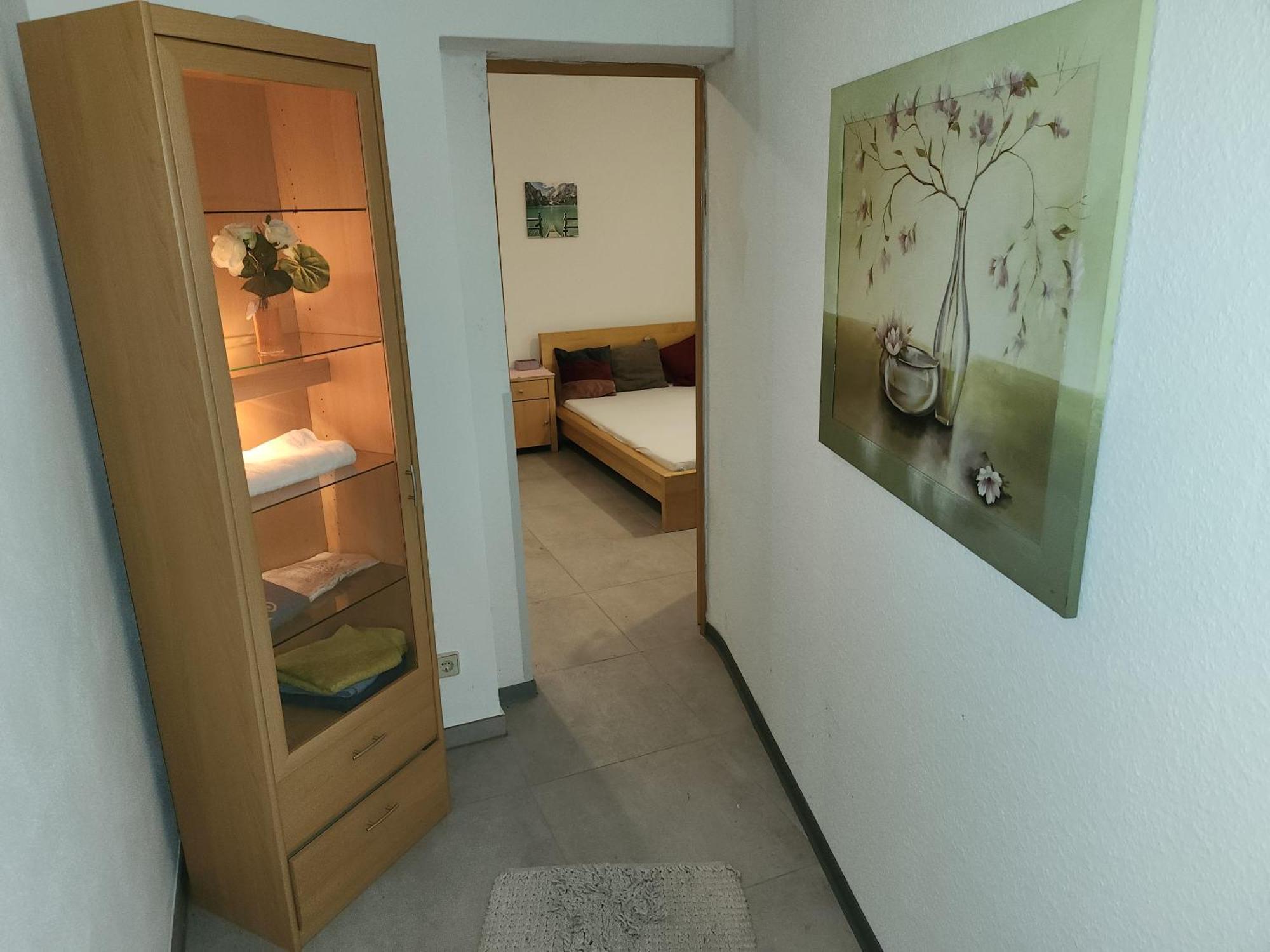 Halle, Top -Preise, Grosse 79 Qm Sd Fewo, Eg, Wahlweise Mit 1- 3 Dz, Inklusiv Tv Lounge, Kueche, Bad Wc Einfach Und Gut, Langzeitmieter Vb Preise Halle  외부 사진